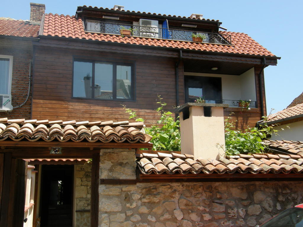 Emona Guest House เนเซบาร์ ภายนอก รูปภาพ